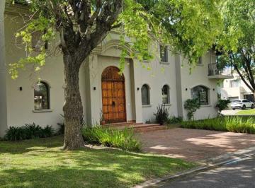 Casa en Venta de 7 ambientes La Lonja · Espectacular Casa de Dos Plantas, Como Nueva, 445 m² Cubiertos, en Impecables Condiciones.