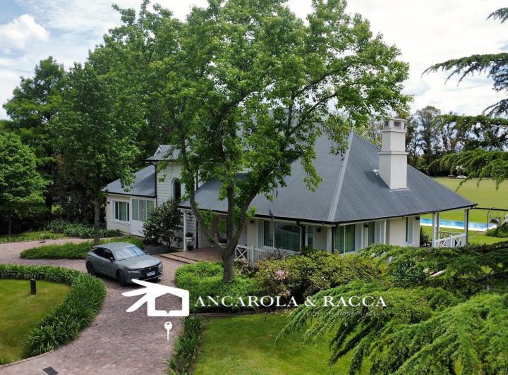 Casa · 310m² · 7 Ambientes · 3 Cocheras