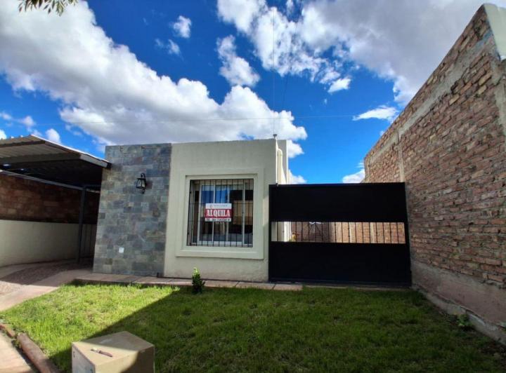 Casa · 70m² · 4 Ambientes · 1 Cochera