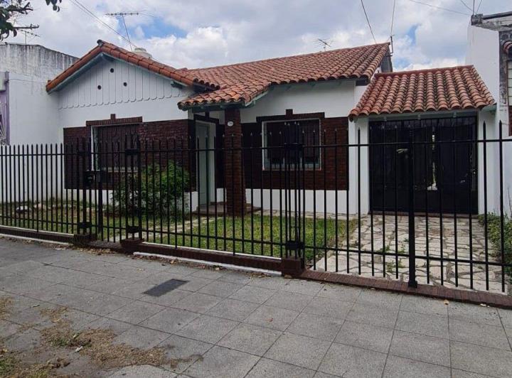 Casa · 80m² · 3 Ambientes · 3 Cocheras