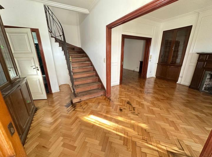 Casa · 280m² · 5 Ambientes · 2 Cocheras