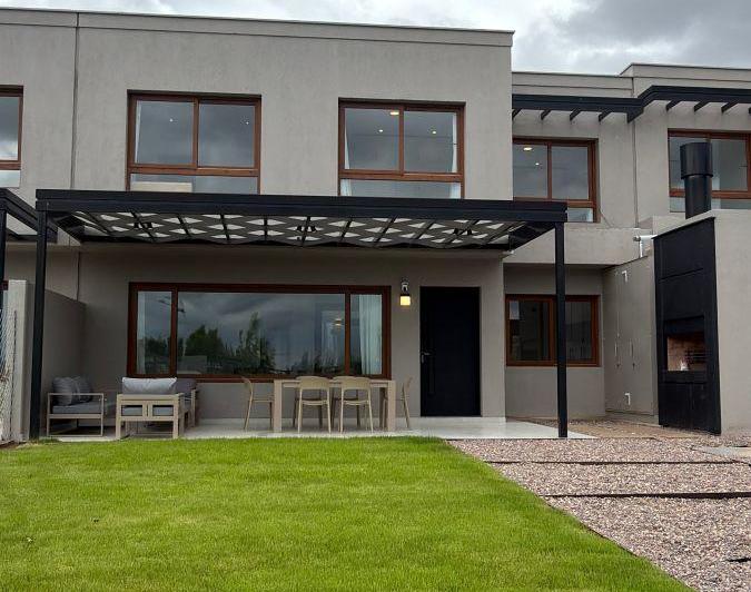 Casa · 149m² · 7 Ambientes · 1 Cochera