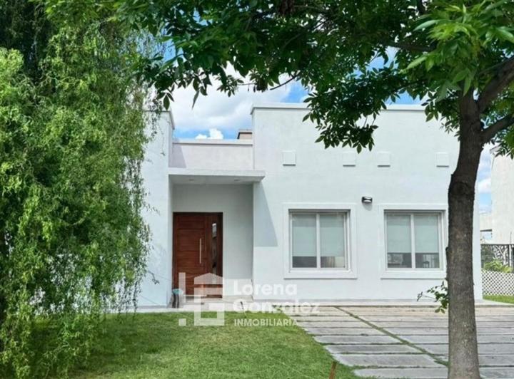 Casa · 200m² · 5 Ambientes · 4 Cocheras