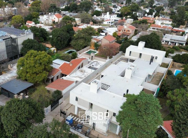 Casa · 128m² · 5 Ambientes · 2 Cocheras