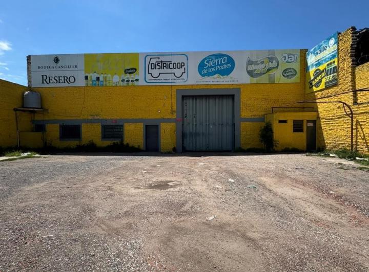 Local comercial · 1574m² · 10 Cocheras