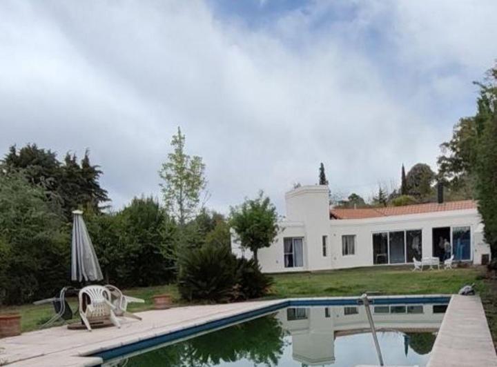 Casa · 160m² · 8 Ambientes · 2 Cocheras