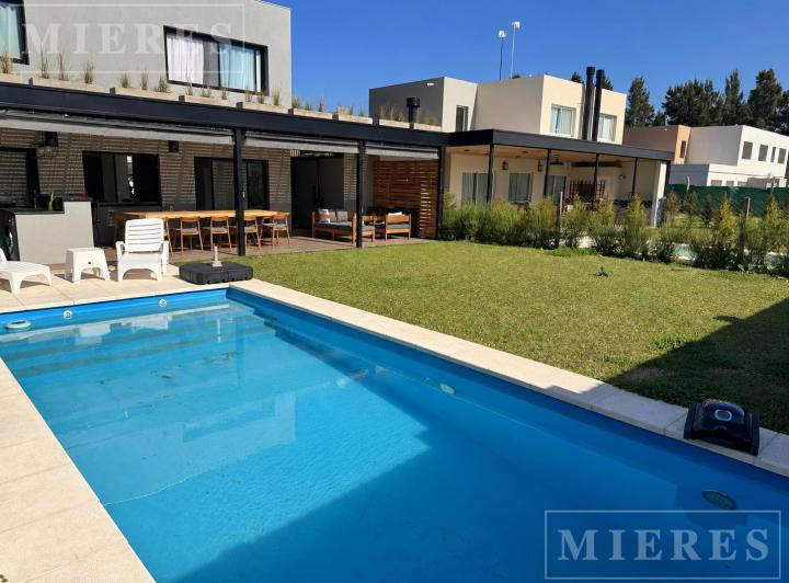 Casa · 124m² · 5 Ambientes · 3 Cocheras