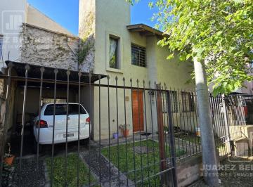 Casa · 91m² · 4 Ambientes · 1 Cochera · Dúplex 91 m² Cubiertos - 3 Dorm. - 2 Baños - Amplio Jardín