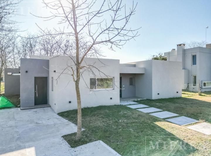 Casa · 179m² · 6 Ambientes · 2 Cocheras