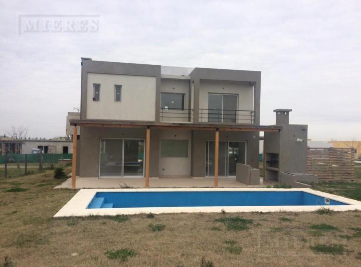 Casa · 188m² · 5 Ambientes · 2 Cocheras