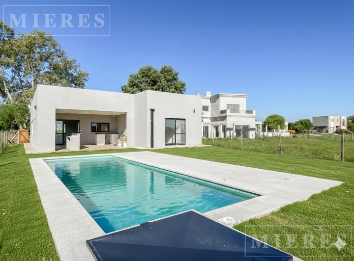 Casa · 159m² · 4 Ambientes · 1 Cochera