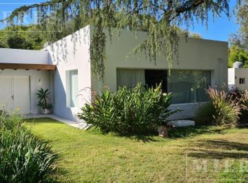 Casa · 450m² · 6 Ambientes · 2 Cocheras · Casa en Venta en Barrio San Antonio, Loma Verde