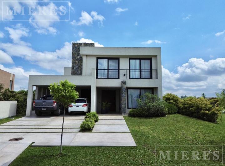 Casa · 280m² · 6 Ambientes · 2 Cocheras