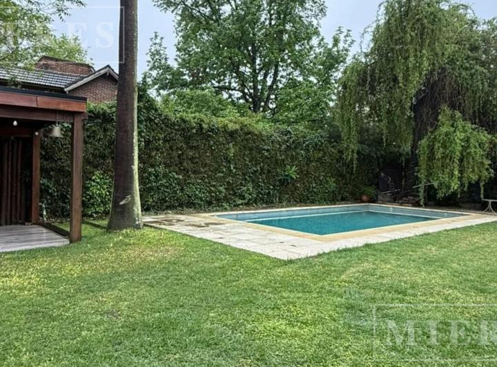 Casa · 130m² · 4 Ambientes · 1 Cochera
