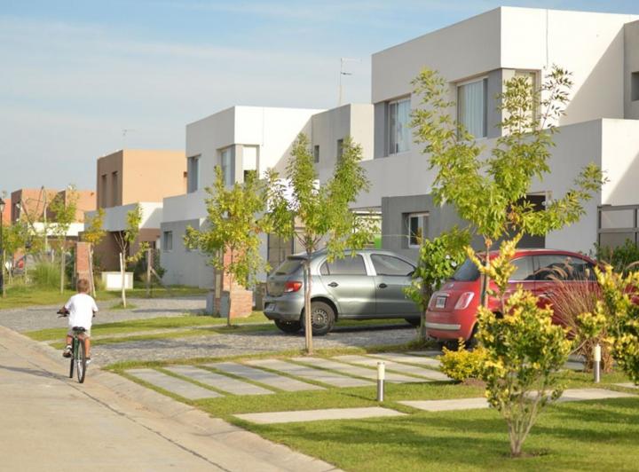 Casa · 84m² · 3 Ambientes · 2 Cocheras