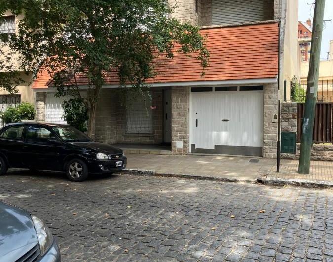 Casa · 255m² · 5 Ambientes · 1 Cochera