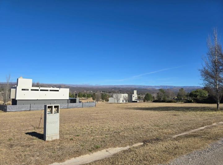 Terreno · 833m²