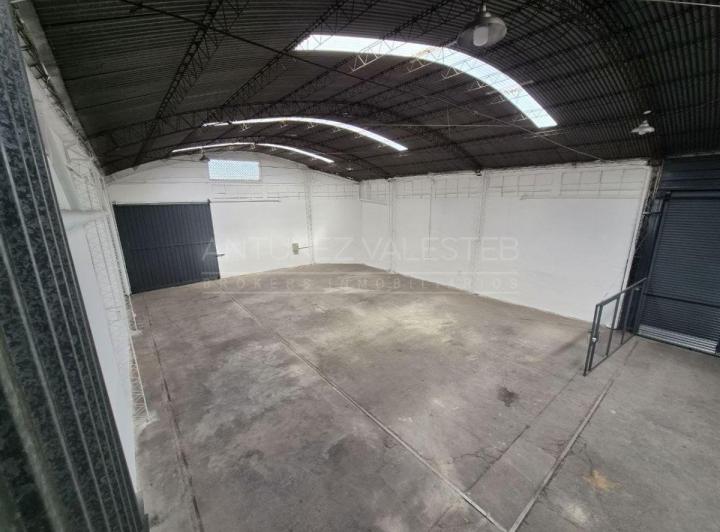 Bodega-Galpón · 590m²