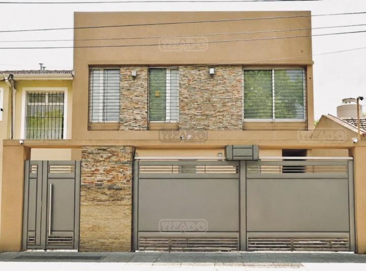 Casa · 293m² · 5 Ambientes · 2 Cocheras