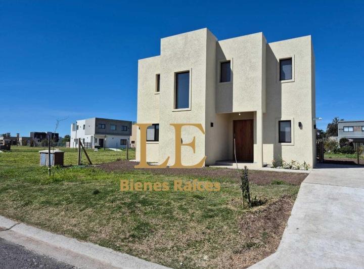 Casa · 185m² · 5 Ambientes · 2 Cocheras