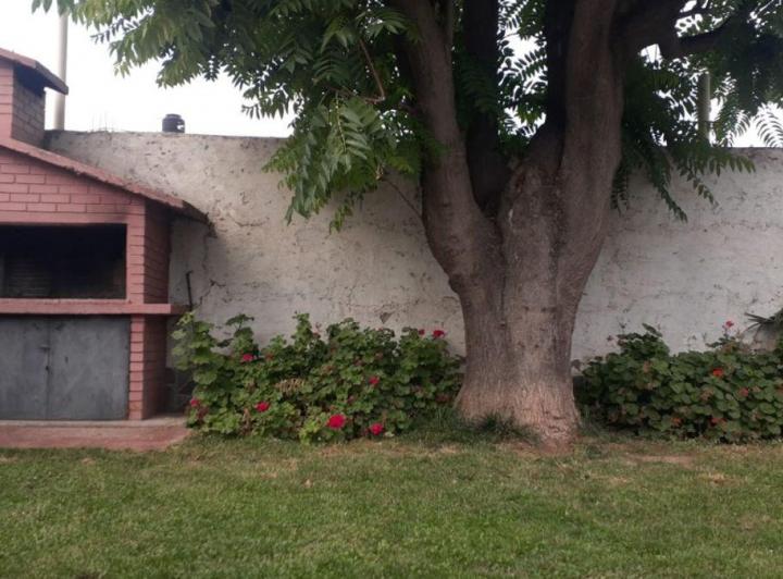 Casa · 163m² · 8 Ambientes · 2 Cocheras
