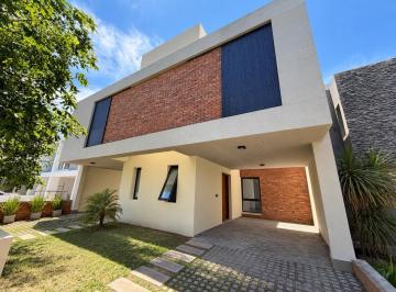 Casa · 190m² · 5 Ambientes · 2 Cocheras · Dúplex de Categoria en Claros Village