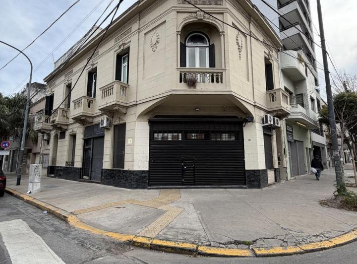 Terreno · 300m² · 5 Ambientes