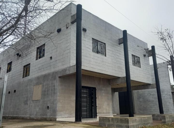 Depósito · 400m² · 6 Ambientes · 3 Cocheras