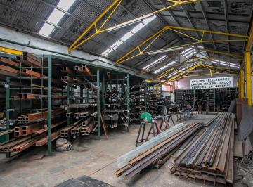 Bodega-Galpón · 362m² · Galpón con Puente Grúa, 360 m² en Parque Patricios