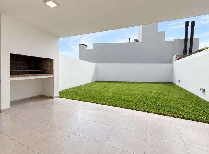 Casa · 140m² · 10 Ambientes · 2 Cocheras