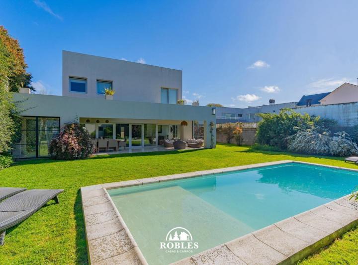 Casa · 660m² · 5 Ambientes · 3 Cocheras