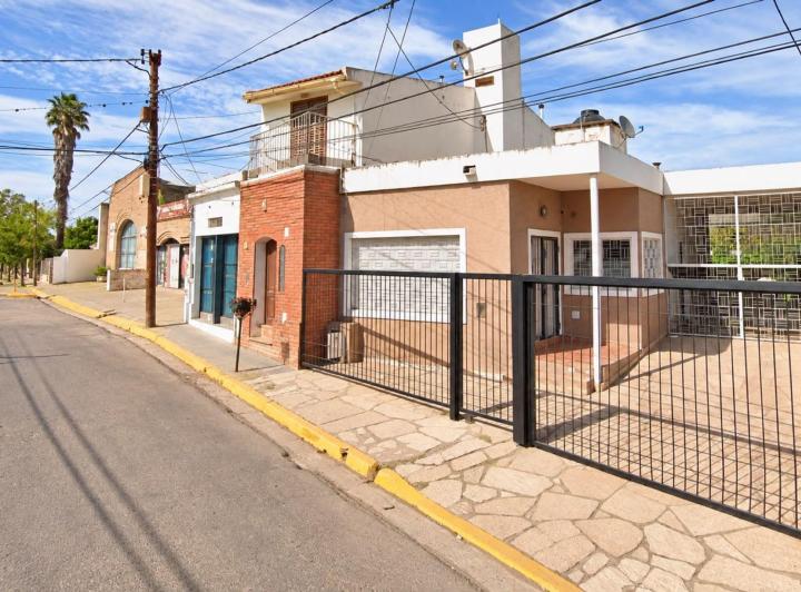 Casa · 122m² · 5 Ambientes · 2 Cocheras