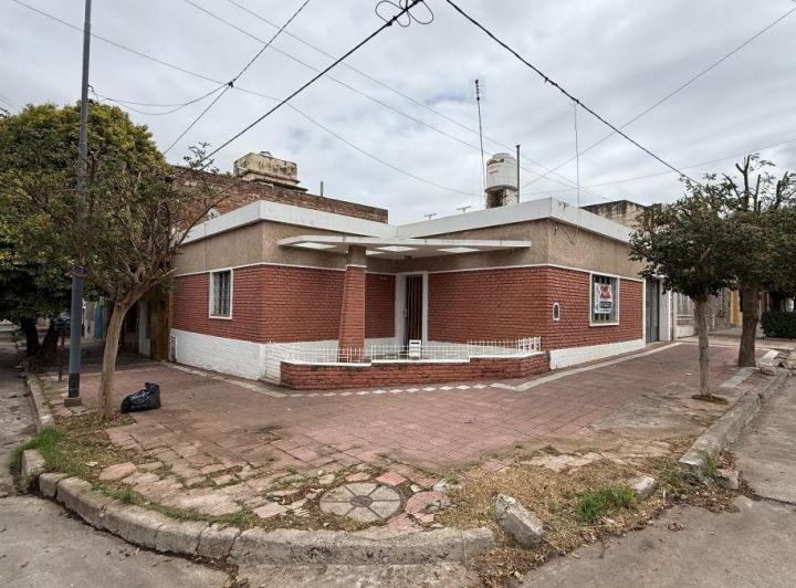 Casa · 60m² · 5 Ambientes · 1 Cochera