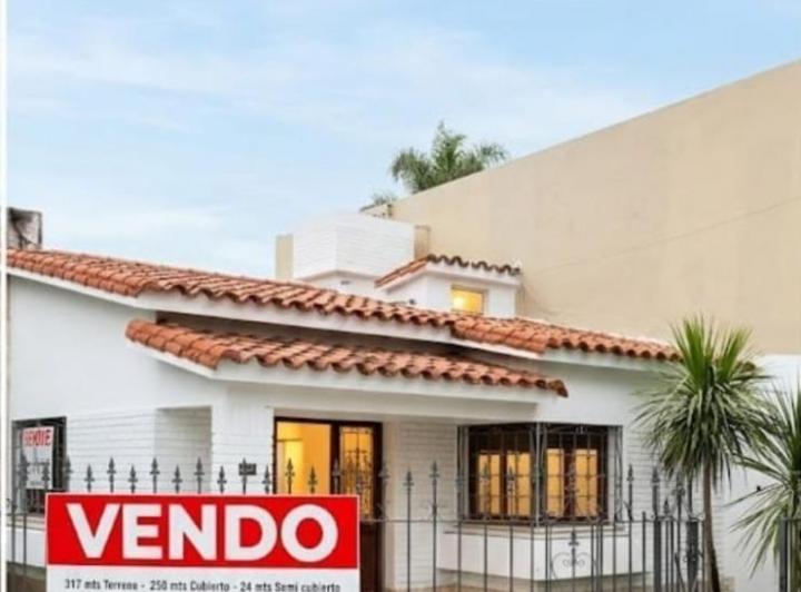 Casa · 250m² · 4 Ambientes · 2 Cocheras