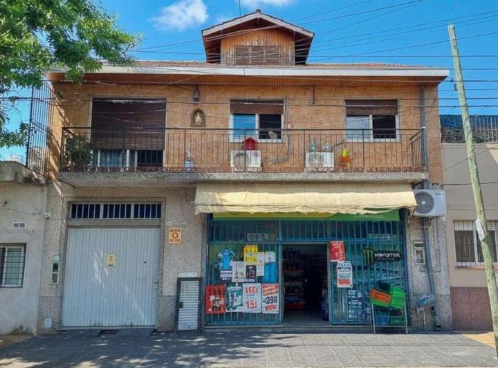 Casa · 341m² · 4 Ambientes · 1 Cochera