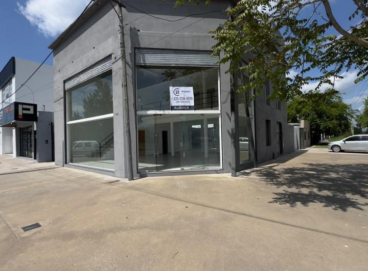 Local comercial · 155m² · 3 Ambientes · 2 Cocheras