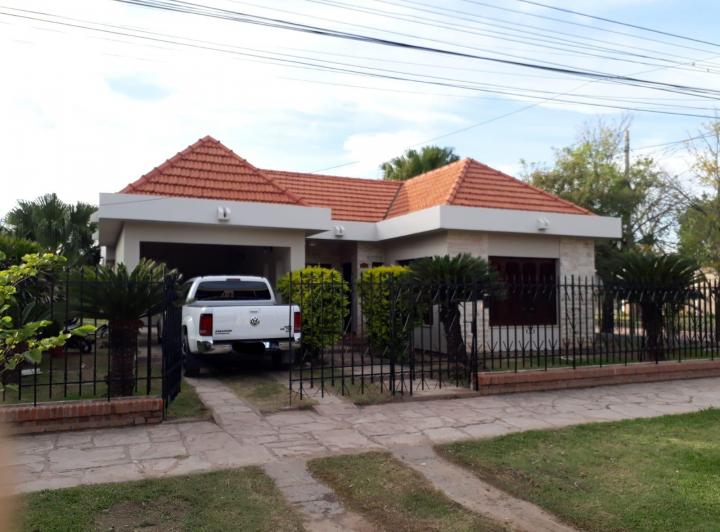 Casa · 240m² · 5 Ambientes · 2 Cocheras