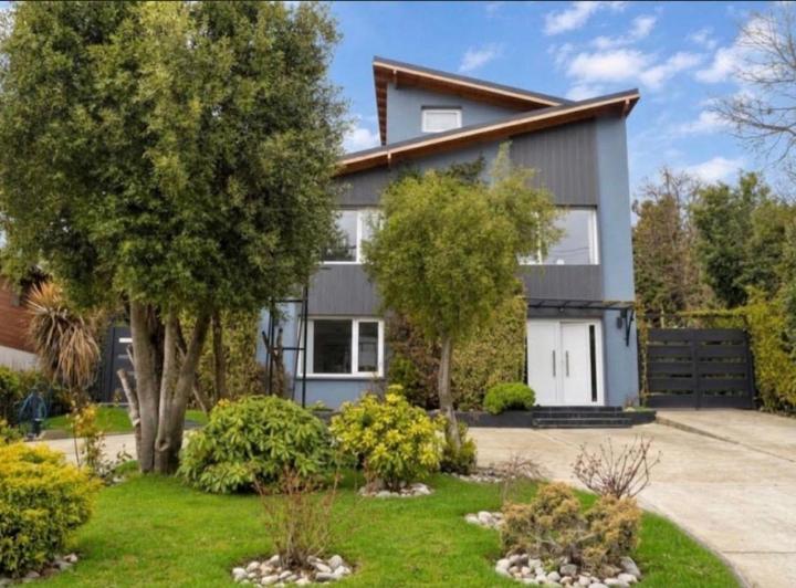 Casa · 240m² · 7 Ambientes