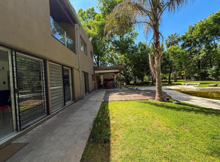 Casa · 190m² · 5 Ambientes · 2 Cocheras