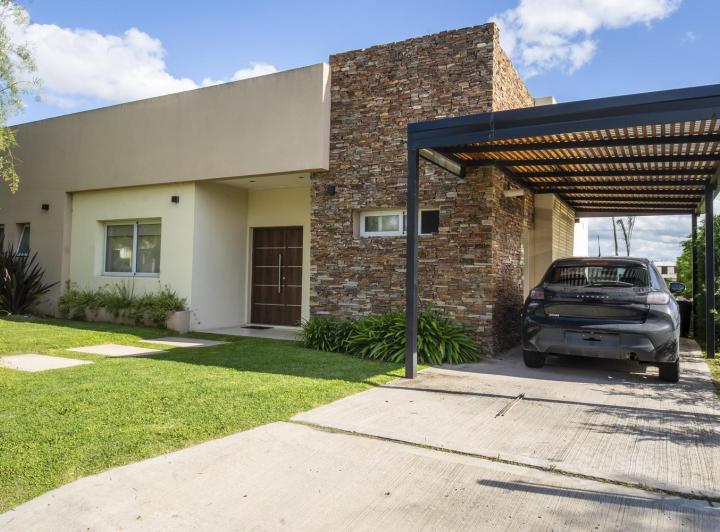 Casa · 150m² · 4 Ambientes · 3 Cocheras