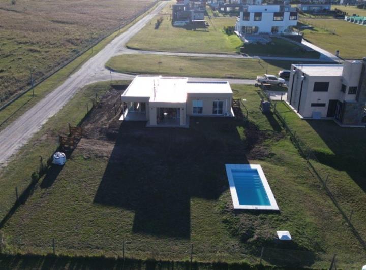 Casa · 100m² · 3 Ambientes · 3 Cocheras