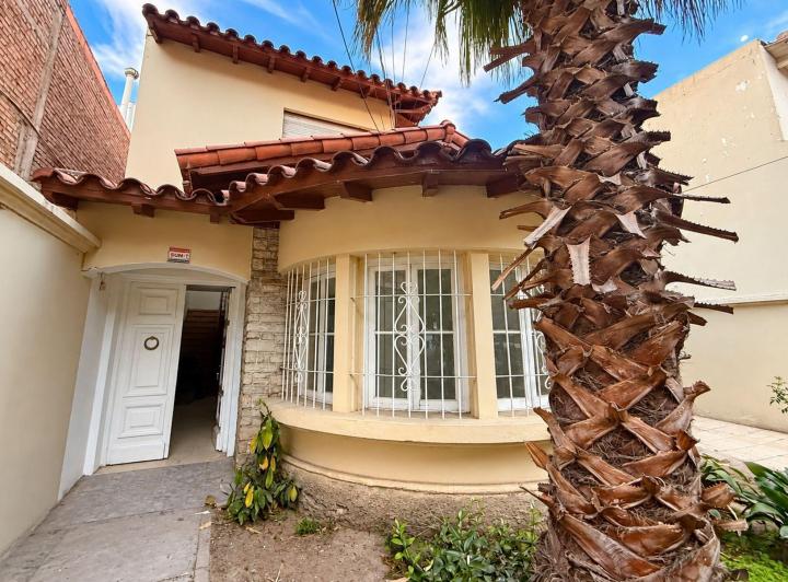 Casa · 249m² · 5 Ambientes · 2 Cocheras