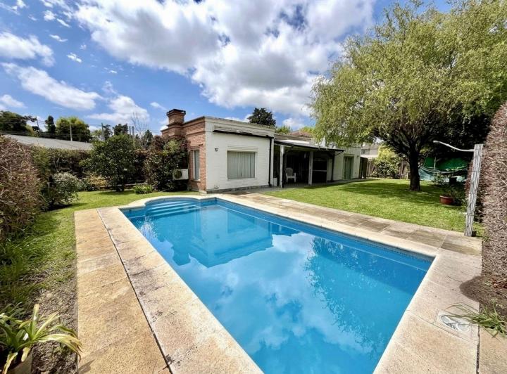 Casa · 200m² · 4 Ambientes · 2 Cocheras