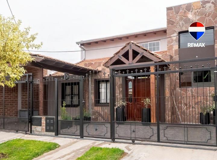 Casa · 181m² · 5 Ambientes · 2 Cocheras