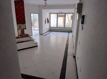 Departamento de 3 ambientes, Liniers · 3 Ambientes en Alquiler con Patio y Parrilla.