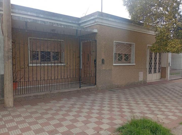 Casa · 180m² · 4 Ambientes · 1 Cochera