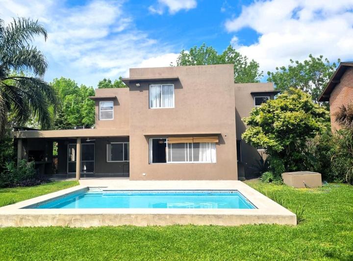 Casa · 162m² · 6 Ambientes · 2 Cocheras