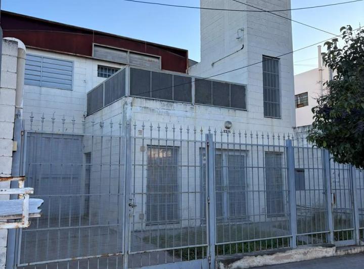 Bodega-Galpón · 280m² · 7 Ambientes · 1 Cochera