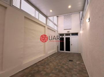 Casa · 130m² · 4 Ambientes · 2 Cocheras · Casa en Venta Impecable Bº Jose Hernandez