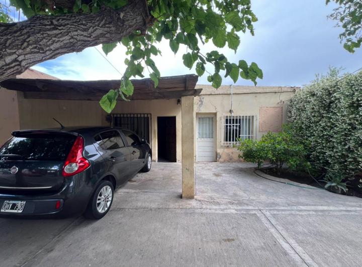 Casa · 138m² · 8 Ambientes · 1 Cochera